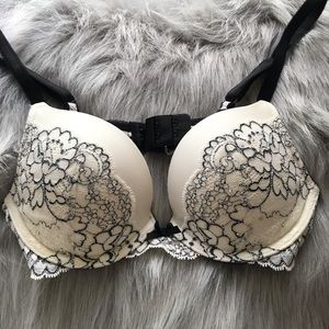 Victoria’s Secret Black & White Angels Bra ~ 32B